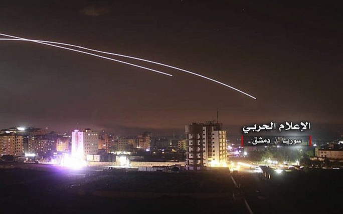 Syria không chặn được tên lửa Israel, 7 người thiệt mạng - Ảnh 1.