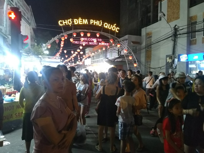 Tối nay, chợ đêm Phú Quốc đón tin rất vui - Ảnh 1.