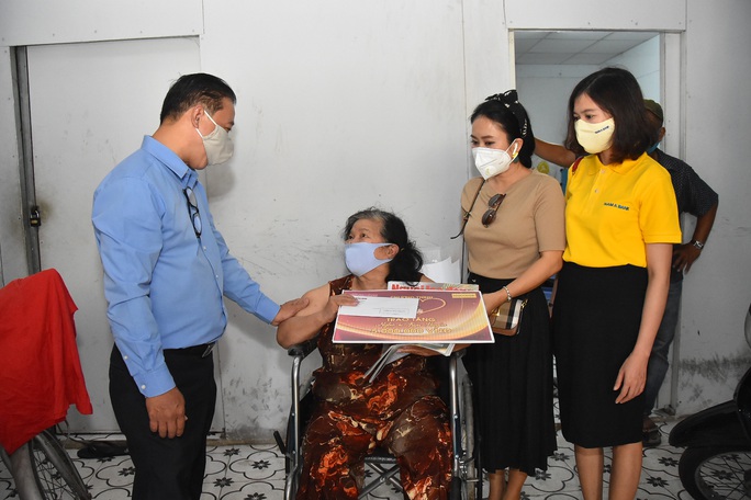 Mai Vàng nhân ái đến thăm nhạc sĩ Mặc Thế Nhân, nghệ sĩ Điền Phong và Kim Huyền - Ảnh 7.