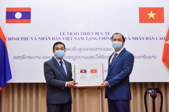 Trao trang thiết bị y tế Việt Nam tặng Lào, Campuchia - Ảnh 1. Trao trang thiết bị y tế Việt Nam tặng Lào, Campuchia - Ảnh 1.