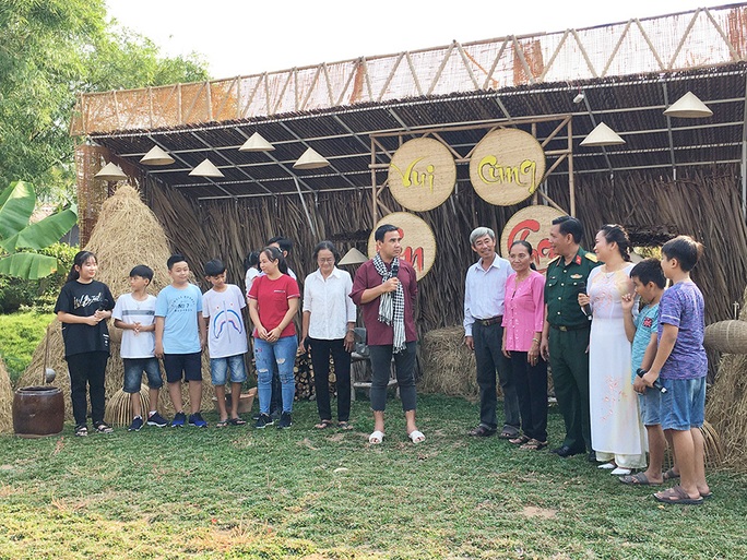 Anh nông dân Quyền Linh tái xuất - Ảnh 3.