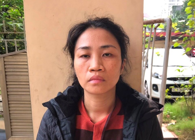 Người phụ nữ từ chối đo thân nhiệt, giật khẩu trang, tát công an bị khởi tố - Ảnh 1. Người phụ nữ từ chối đo thân nhiệt, giật khẩu trang, tát công an bị khởi tố - Ảnh 1.