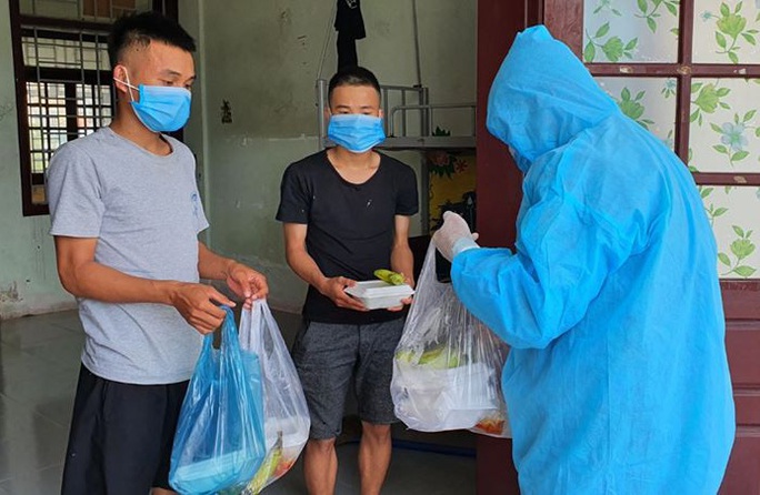 Quảng Nam hỗ trợ tiền ăn ở, xét nghiệm cho người về từ TP HCM, Hà Nội - Ảnh 2.
