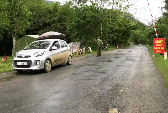 4 thanh niên nam, nữ rời nơi cách ly Covid-19 thuê xế hộp đi dự sinh nhật - Ảnh 1. 4 thanh niên nam, nữ rời nơi cách ly Covid-19 thuê xế hộp đi dự sinh nhật - Ảnh 1.