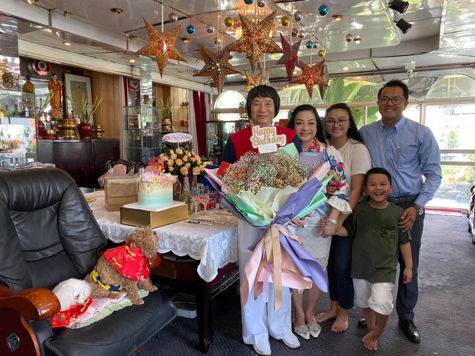 Mừng sinh nhật, NSND Minh Vương vẫn trăn trở về sàn diễn cải lương - Ảnh 2. Mừng sinh nhật, NSND Minh Vương vẫn trăn trở về sàn diễn cải lương - Ảnh 2.