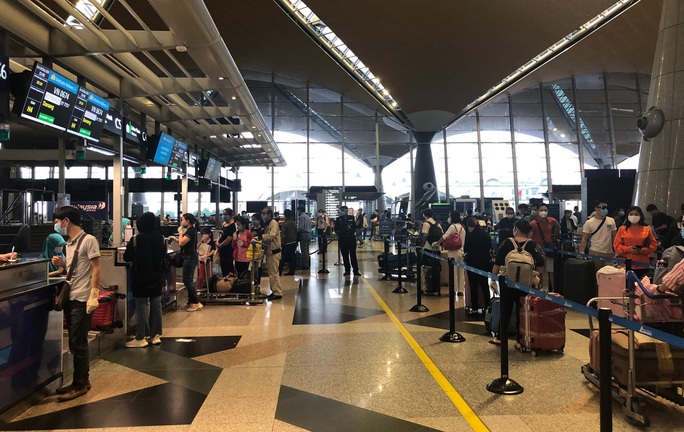 Hơn 270 công dân Việt Nam từ Malaysia về sân bay Đà Nẵng - Ảnh 5.