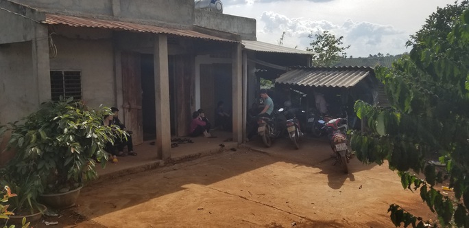 Bí thư xã giết người dựng hiện trường giả: Người nhà mong tin nạn nhân Vương trong nước mắt - Ảnh 2. Bí thư xã giết người dựng hiện trường giả: Người nhà mong tin nạn nhân Vương trong nước mắt - Ảnh 2.