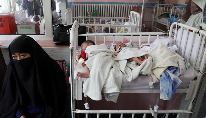Trẻ sơ sinh và phụ nữ bị thảm sát tại bệnh viện, cả nước Afghanistan bị sốc - Ảnh 1.
