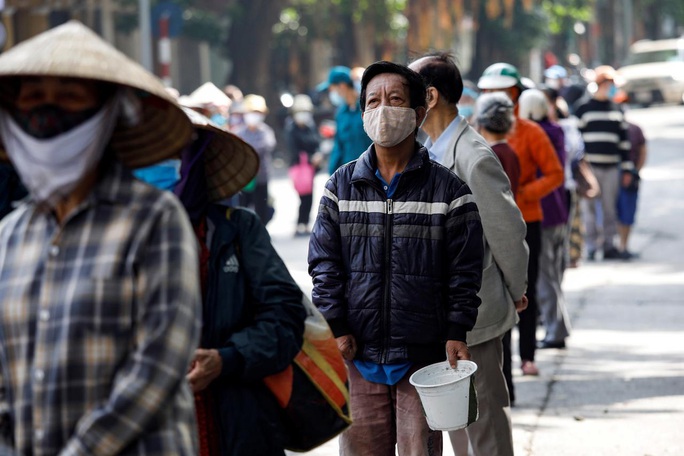 Reuters: Việt Nam quyết cứu sống phi công người Anh - Ảnh 1.