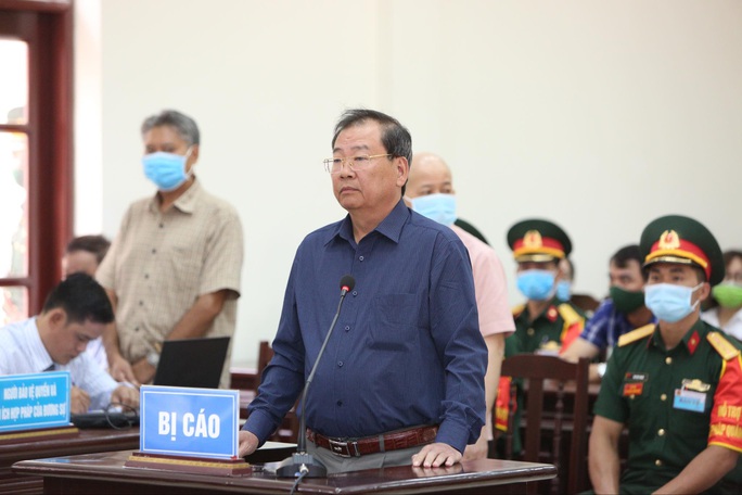 Cựu Đô đốc Nguyễn Văn Hiến do sức khỏe yếu được ngồi trình bày tại tòa - Ảnh 11.