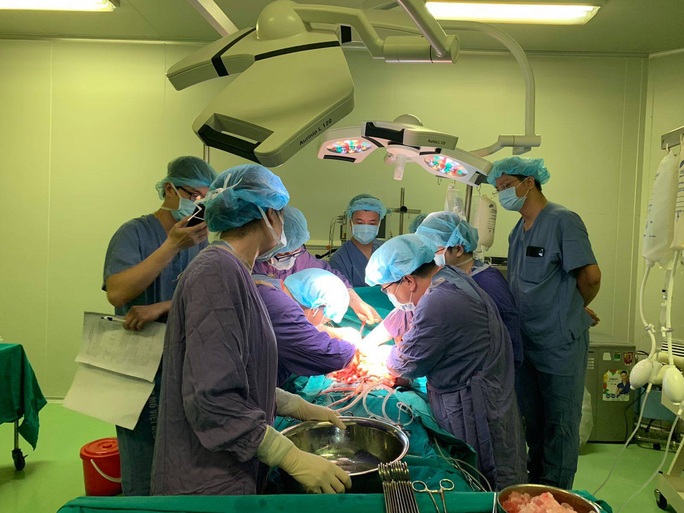 Cận cảnh trắng đêm với ca ghép gan xuyên Việt - Ảnh 1. Cận cảnh trắng đêm với ca ghép gan xuyên Việt - Ảnh 1.