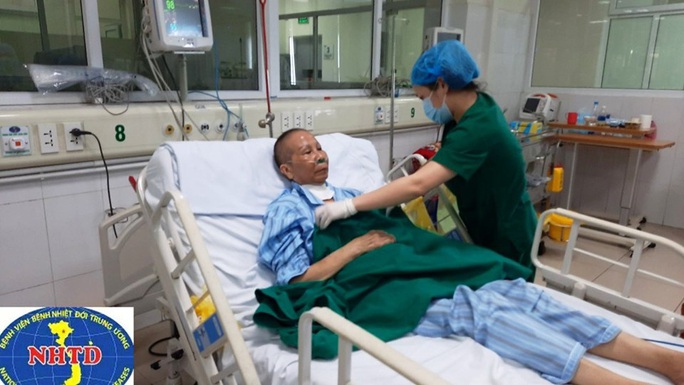Nhiều lần ngừng tuần hoàn, bác gái bệnh nhân 17 khỏi bệnh sau gần 3 tháng mắc Covid-19 - Ảnh 6. Nhiều lần ngừng tuần hoàn, bác gái bệnh nhân 17 khỏi bệnh sau gần 3 tháng mắc Covid-19 - Ảnh 6.