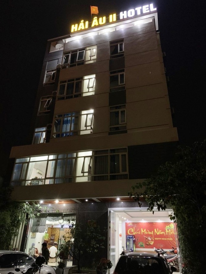 Tú ông 63 tuổi điều 4 chân dài mua dâm cho khách giá 500 ngàn đồng/lượt, bị khởi tố - Ảnh 2. Tú ông 63 tuổi điều 4 chân dài mua dâm cho khách giá 500 ngàn đồng/lượt, bị khởi tố - Ảnh 2.