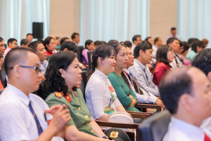 Chủ tịch Quốc hội: Báo chí chính là cầu nối để Quốc hội gần dân - Ảnh 3. Chủ tịch Quốc hội: Báo chí chính là cầu nối để Quốc hội gần dân - Ảnh 3.