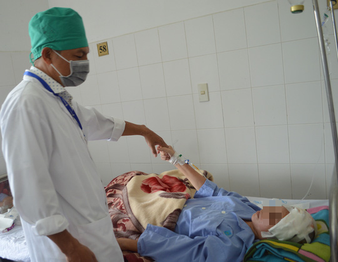 Cứu sống người phụ nữ có khối u não to bằng quả trứng gà - Ảnh 3. Cứu sống người phụ nữ có khối u não to bằng quả trứng gà - Ảnh 3.