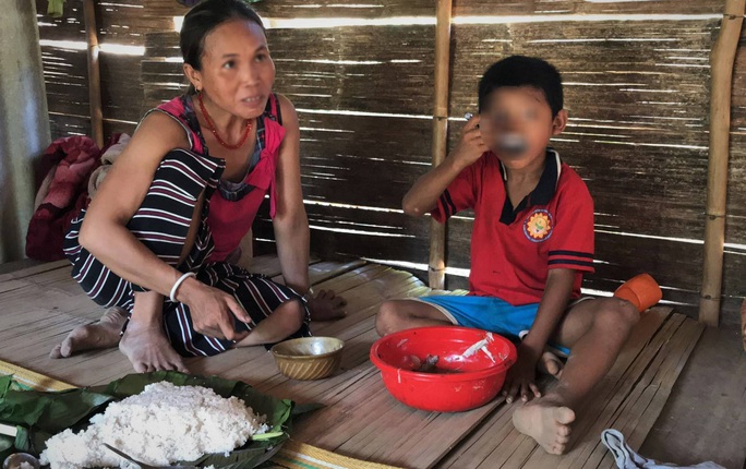 Hộ nghèo trích nộp tiền hỗ trợ dịch Covid-19 cho thôn: Đã trả lại tiền cho người dân - Ảnh 1. Hộ nghèo trích nộp tiền hỗ trợ dịch Covid-19 cho thôn: Đã trả lại tiền cho người dân - Ảnh 1.