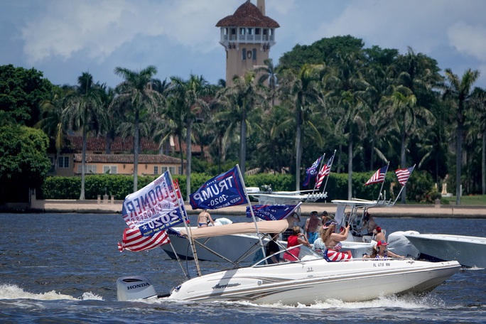 Dân Florida tưng bừng mừng sinh nhật Tổng thống Trump - Ảnh 4.