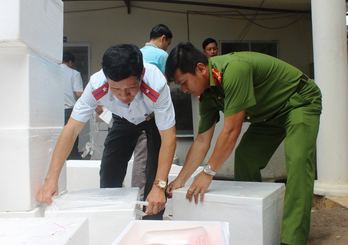 Bạc Liêu: Lần đầu tiêu hủy hơn 570.000 con tôm giống không qua kiểm dịch Bạc Liêu: Lần đầu tiêu hủy hơn 570.000 con tôm giống không qua kiểm dịch - Ảnh 2.