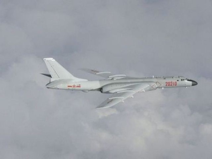 Máy bay ném bom Trung Quốc xâm nhập Đài Loan, bị xua đuổi - Ảnh 1.