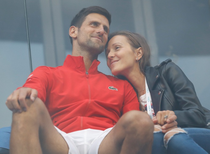 Djokovic và vợ nhiễm Covid-19, làng banh nỉ sốc toàn tập - Ảnh 1.