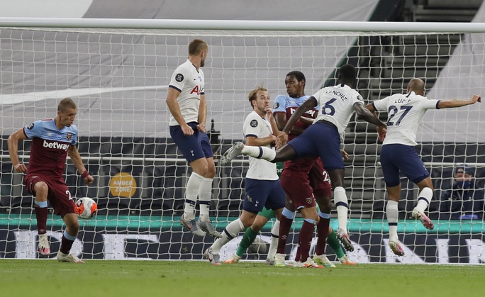 Harry Kane tỏa sáng, Tottenham cảnh báo sân cỏ Ngoại hạng - Ảnh 4.