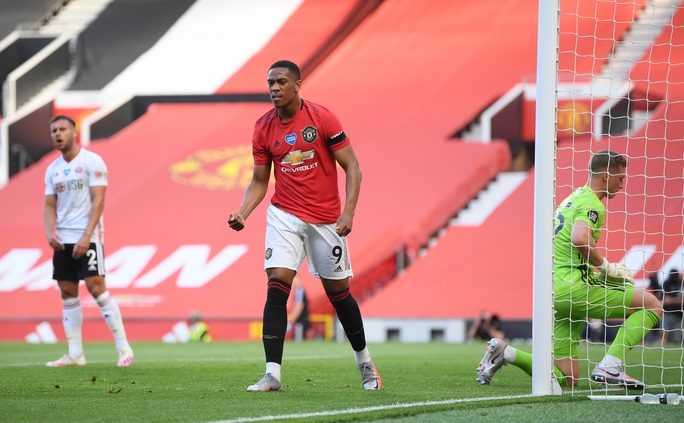 Hat-trick Martial phá dớp săn bàn, Man United bùng nổ ở Old Trafford - Ảnh 2.