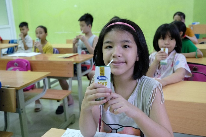 Vinamilk mang niềm vui uống sữa đến với trẻ em Hà Nội thông qua Quỹ sữa Vươn cao Việt Nam  - Ảnh 7.