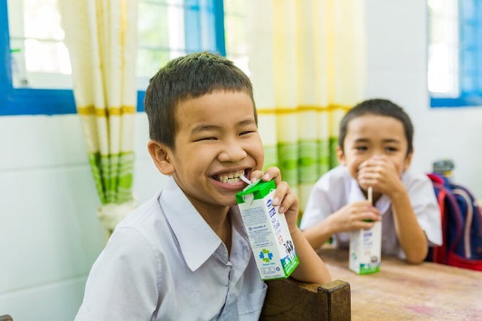 Vinamilk mang niềm vui uống sữa đến với trẻ em Hà Nội thông qua Quỹ sữa Vươn cao Việt Nam  - Ảnh 25.