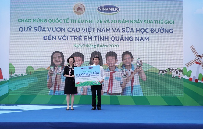 Vinamilk mang niềm vui uống sữa đến với trẻ em Hà Nội thông qua Quỹ sữa Vươn cao Việt Nam  - Ảnh 9.