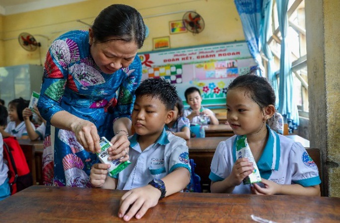 Vinamilk mang niềm vui uống sữa đến với trẻ em Hà Nội thông qua Quỹ sữa Vươn cao Việt Nam  - Ảnh 14.
