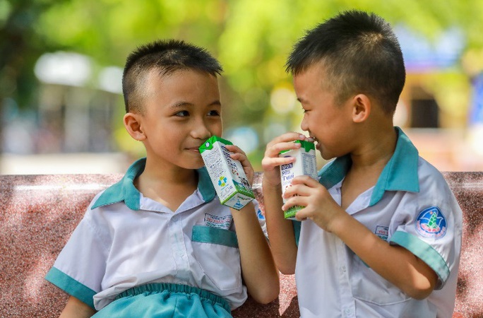 Vinamilk mang niềm vui uống sữa đến với trẻ em Hà Nội thông qua Quỹ sữa Vươn cao Việt Nam  - Ảnh 16.