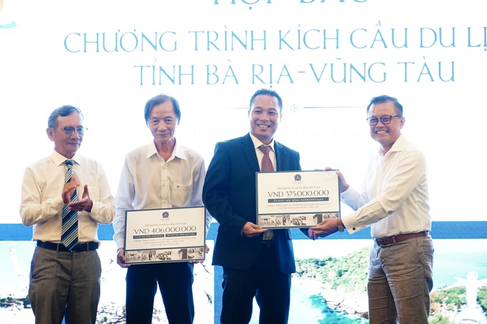 Bà Rịa-Vũng Tàu trấn an du khách về sự xuất hiện của sâu biển - Ảnh 2. Bà Rịa-Vũng Tàu trấn an du khách về sự xuất hiện của sâu biển - Ảnh 2.