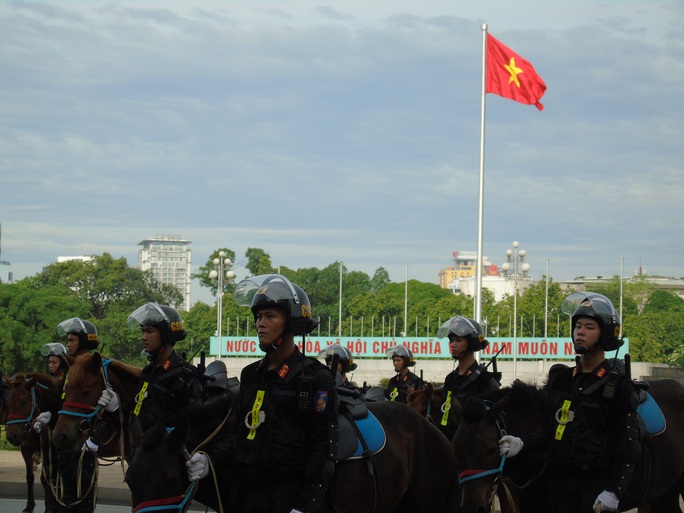 Thủ tướng và Chủ tịch Quốc hội dự Lễ ra mắt Đoàn Cảnh sát cơ động Kỵ binh - Ảnh 15. Thủ tướng và Chủ tịch Quốc hội dự Lễ ra mắt Đoàn Cảnh sát cơ động Kỵ binh - Ảnh 15.