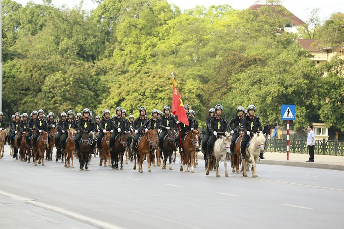 Thủ tướng và Chủ tịch Quốc hội dự Lễ ra mắt Đoàn Cảnh sát cơ động Kỵ binh - Ảnh 3.