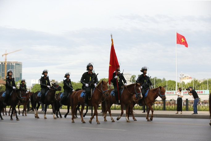 Thủ tướng và Chủ tịch Quốc hội dự Lễ ra mắt Đoàn Cảnh sát cơ động Kỵ binh - Ảnh 4.