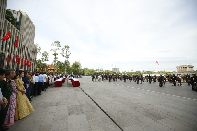 Thủ tướng và Chủ tịch Quốc hội dự Lễ ra mắt Đoàn Cảnh sát cơ động Kỵ binh - Ảnh 9.