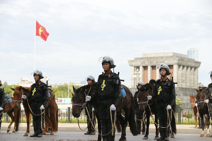 Thủ tướng và Chủ tịch Quốc hội dự Lễ ra mắt Đoàn Cảnh sát cơ động Kỵ binh - Ảnh 19.