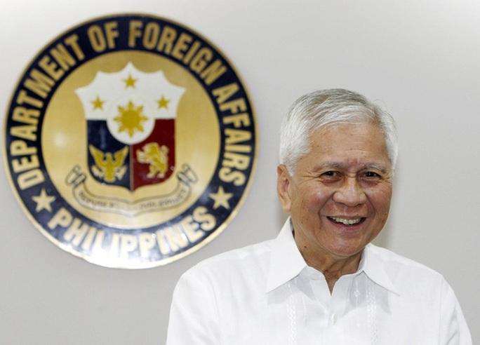 Cựu Bộ trưởng Philippines đòi tịch thu tài sản của Trung Quốc vì tàn phá biển Đông - Ảnh 1.