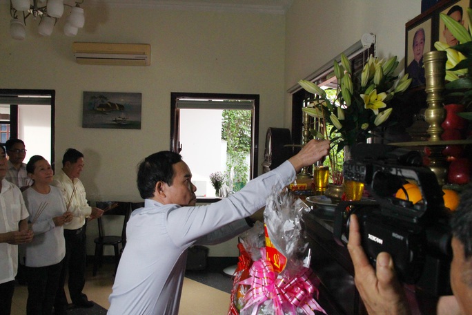 TP HCM dâng hương kỷ niệm 100 năm ngày sinh ông Phan Kiệm - Ảnh 2.