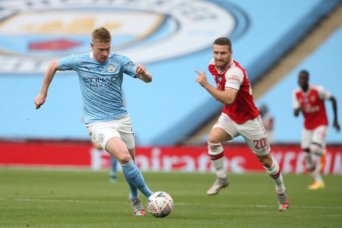 Người hùng Arsenal tỏa sáng, Man City tan tác mộng ăn ba - Ảnh 2.