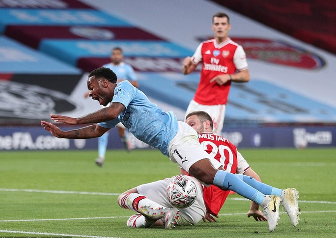 Người hùng Arsenal tỏa sáng, Man City tan tác mộng ăn ba - Ảnh 3.