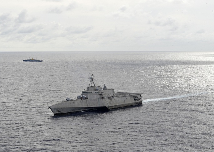 Tàu chiến Mỹ theo sát tàu khảo sát địa chất Trung Quốc ở biển Đông - Ảnh 2.