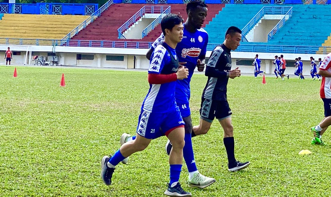 Công Phượng, Bùi Tiến Dũng rèn thể lực đấu Hà Nội FC - Ảnh 3. Công Phượng, Bùi Tiến Dũng rèn thể lực đấu Hà Nội FC - Ảnh 3.