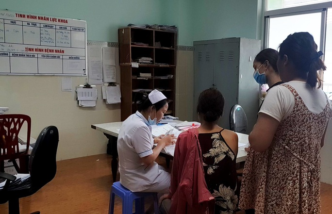 Sau tiệc cưới và tân gia, hàng chục người nhập viện cấp cứu - Ảnh 2. Sau tiệc cưới và tân gia, hàng chục người nhập viện cấp cứu - Ảnh 2.