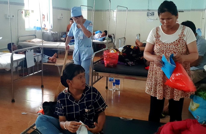 Sau tiệc cưới và tân gia, hàng chục người nhập viện cấp cứu - Ảnh 3. Sau tiệc cưới và tân gia, hàng chục người nhập viện cấp cứu - Ảnh 3.