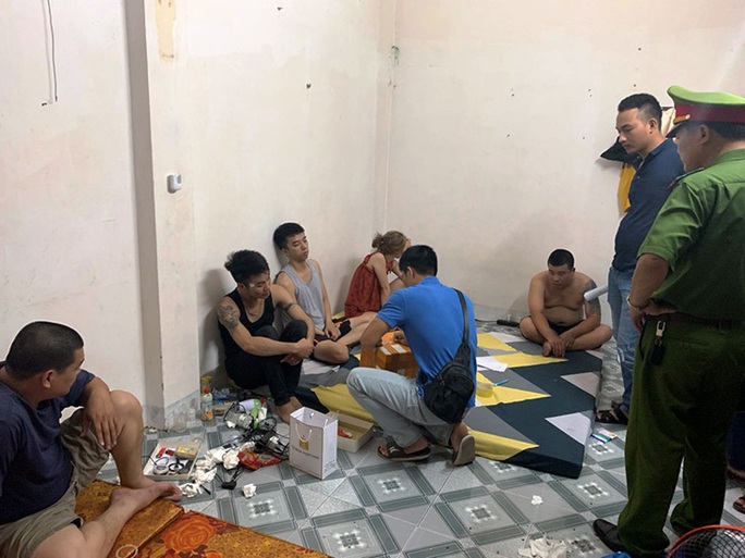 Bắt quả tang 12 giang hồ phía Bắc vào Quảng Bình hành nghề cho vay nặng lãi - Ảnh 1. Bắt quả tang 12 giang hồ phía Bắc vào Quảng Bình hành nghề cho vay nặng lãi - Ảnh 1.