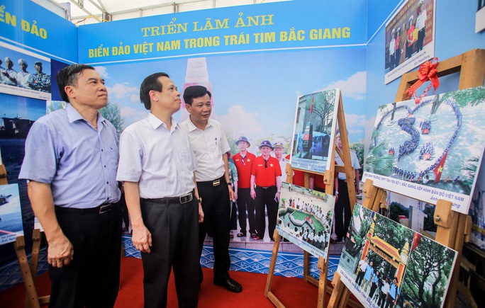 Trưng bày 300 bức ảnh về công cuộc xây dựng, bảo vệ chủ quyền biển, đảo Việt Nam - Ảnh 6.