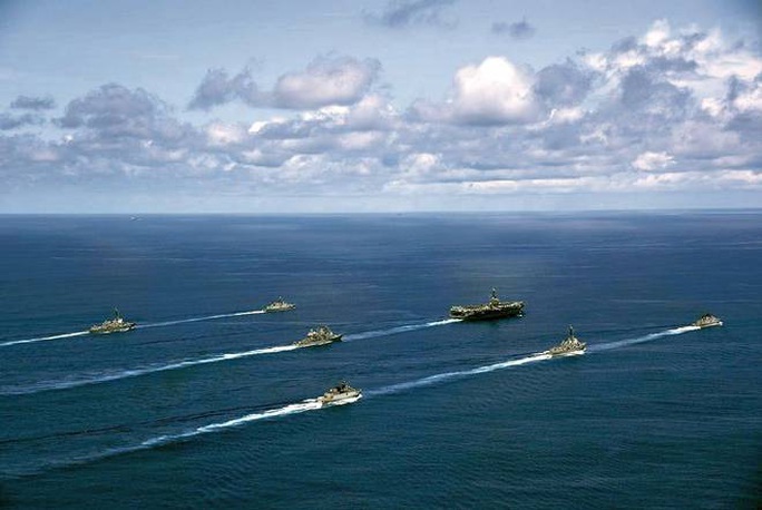 Rời biển Đông, tàu sân bay Mỹ tập trận chớp nhoáng với Ấn Độ - Ảnh 2. Rời biển Đông, tàu sân bay Mỹ tập trận chớp nhoáng với Ấn Độ - Ảnh 2.