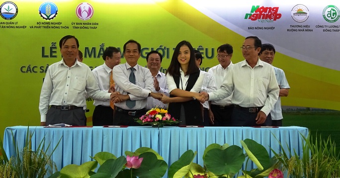 NÔNG DÂN MIỀN TÂY BẮT TAY LÀM “NGƯỜI TỬ TẾ” (*): Gầy dựng thương hiệu cho nông sản - Ảnh 2. NÔNG DÂN MIỀN TÂY BẮT TAY LÀM “NGƯỜI TỬ TẾ” (*): Gầy dựng thương hiệu cho nông sản - Ảnh 2.