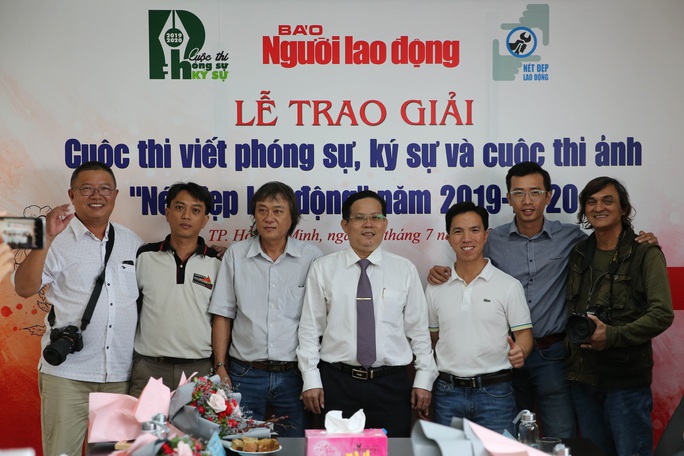 Trao giải cuộc thi phóng sự - ký sự và ảnh Nét đẹp lao động 2020 - Ảnh 9.